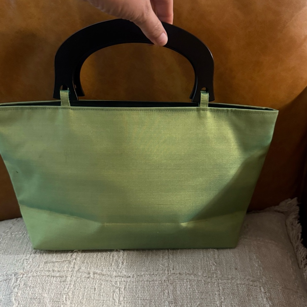 Vintage Hand-Embroidered Green Floral Tote Bag with Black Handles - Picture 7 of 9